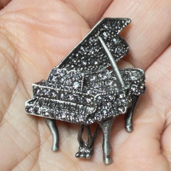 Jewelry - Piano Brooch Rhinestone Grand Piano Music Pin Silver Tone 1.25"